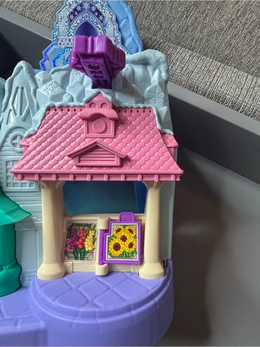 Fisher Price Little People Disney Frozen Arendelle Sledding Adventures PlaySet
